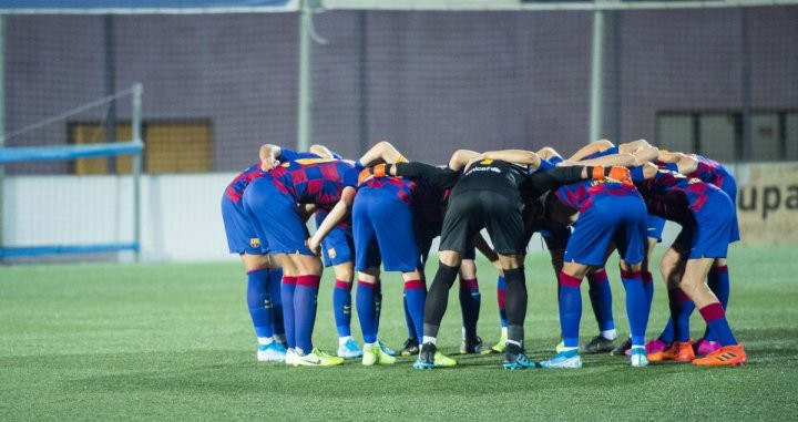 El Juvenil A haciendo piña antes del partido en Cornellà / FC Barcelona