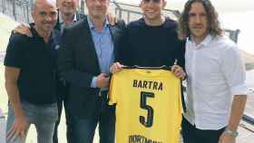 Marc Bartra, junto a Puyol, De la Peña y Sostres, sus asesores / REDES