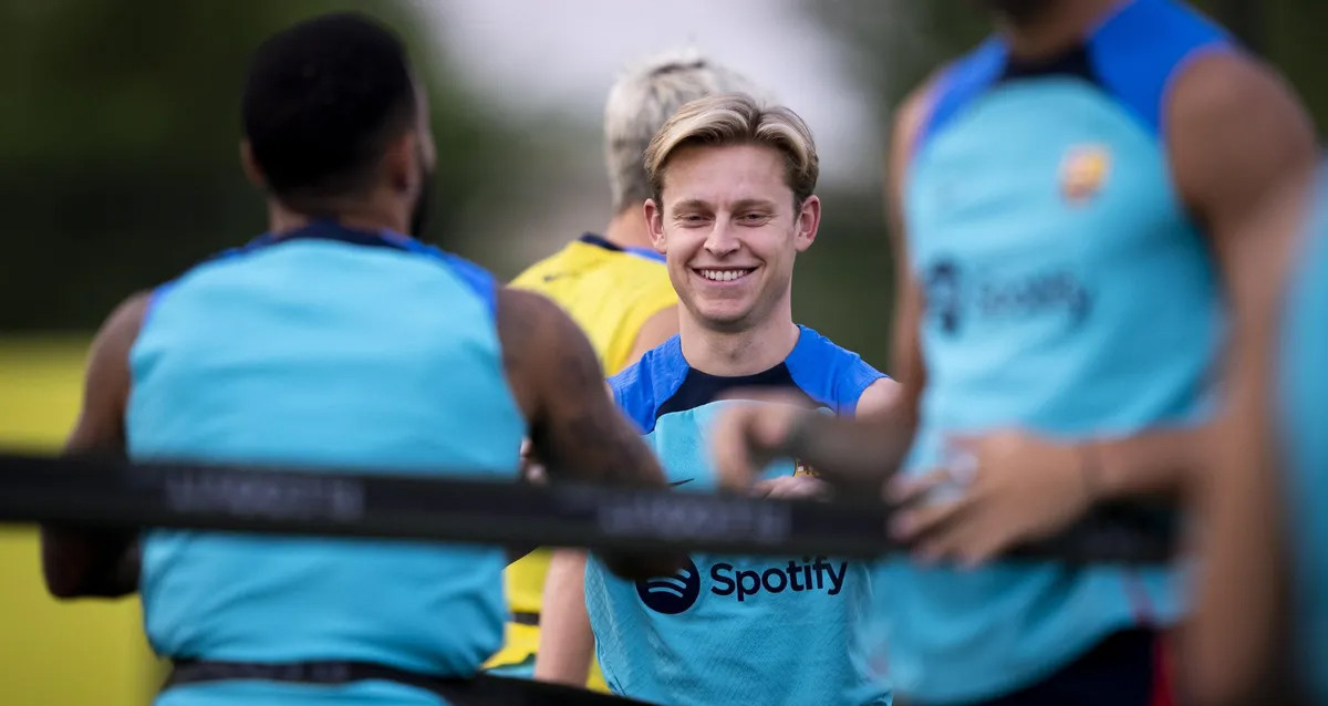 Frenkie de Jong, sonriente, en el entrenamiento del Barça en Nueva York / FCB