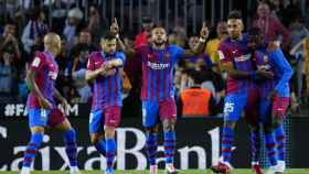 Memphis y Aubameyang celebran sus goles en la victoria del Barça contra el Celta con Jordi Alba, Dani Alves y Dembelé / EFE