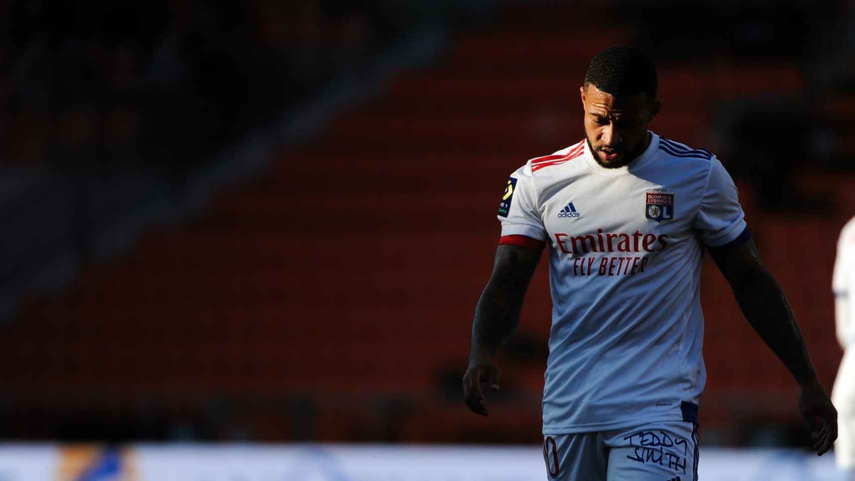 Memphis Depay, en un choque con el Olympique de Lyon | EFE