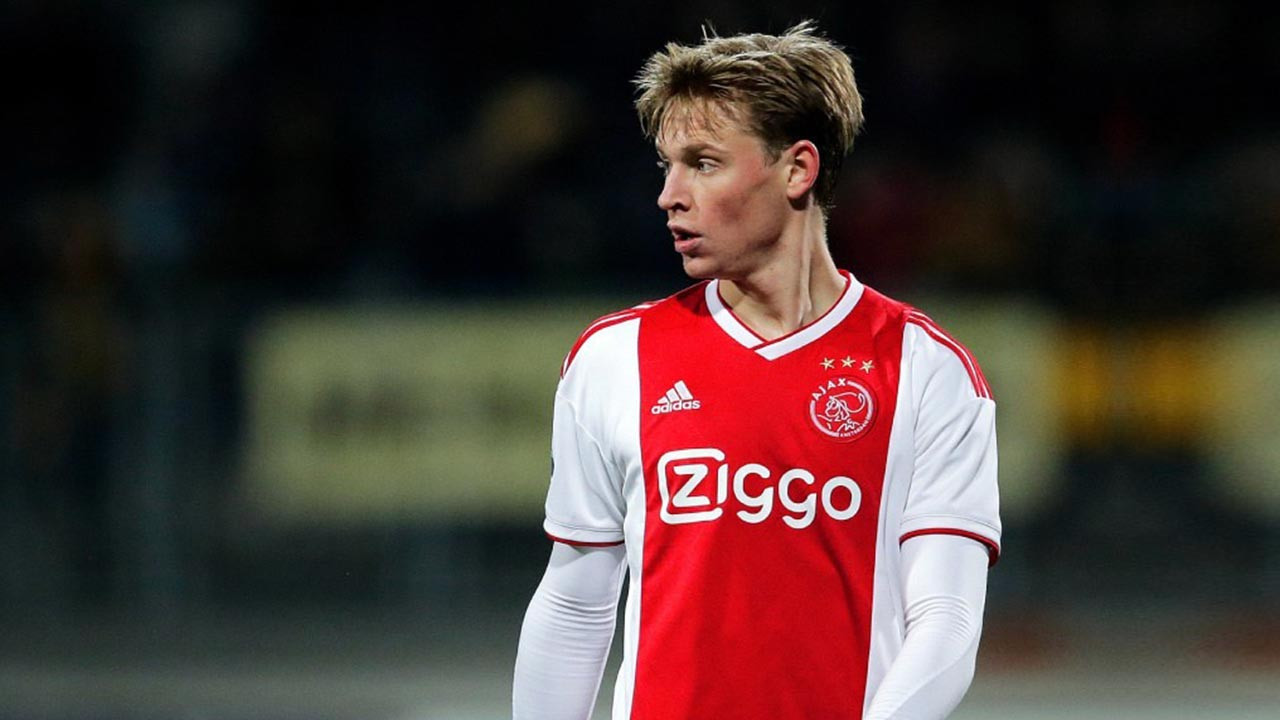 Una foto de Frenkie De Jong durante un partido con el Ajax / Twitter