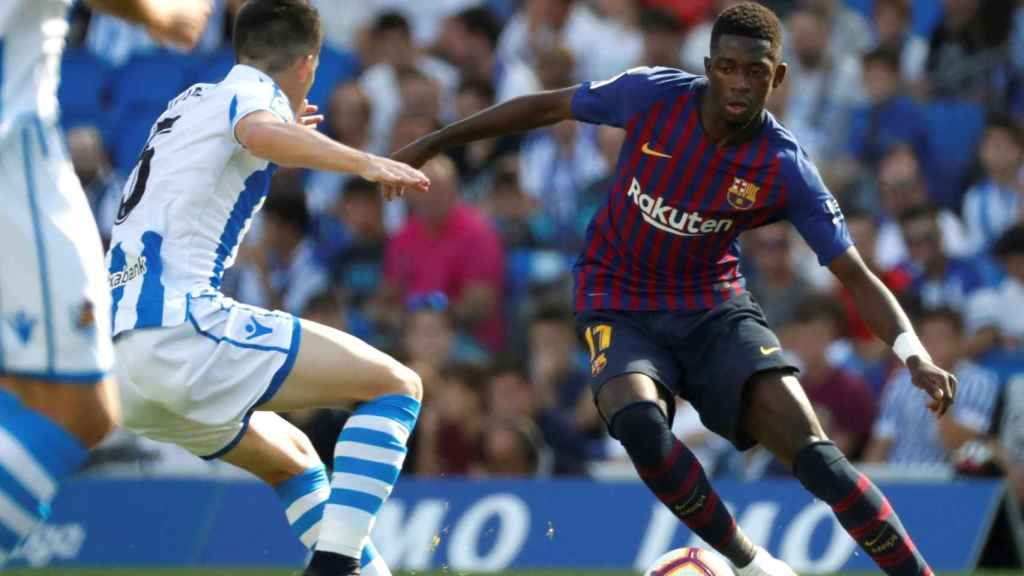 Ousmane Dembelé conduce el balón durante un partido del Barça de Valverde/ EFE