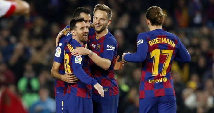 Leo Messi celebrando con sus compañeros uno de los goles contra el Mallorca / FC Barcelona