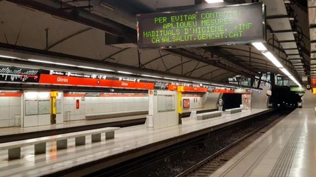 La estación de Glòries del metro de Barcelona, vacía por el estado de alarma / EP