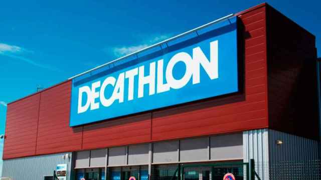 Una de las múltiples tiendas Decathlon ubicadas en España, marca para la que piden boicot por negarse a una camsieta de la ANC /CG