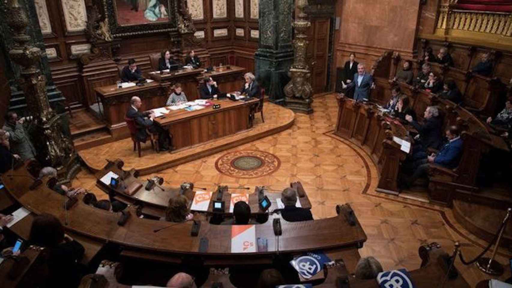 Una imagen de archivo de un pleno del Ayuntamiento de Barcelona PP Colau