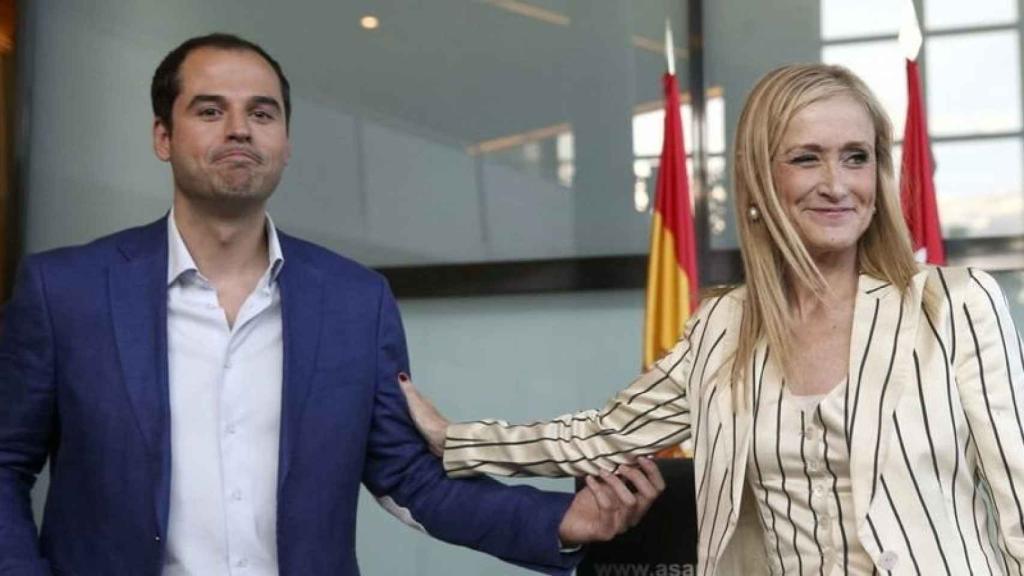 El portavoz de C’s en la Asamblea de Madrid, Ignacio Aguado junto a la presidenta de la Comunidad, Cristina Cifuentes.