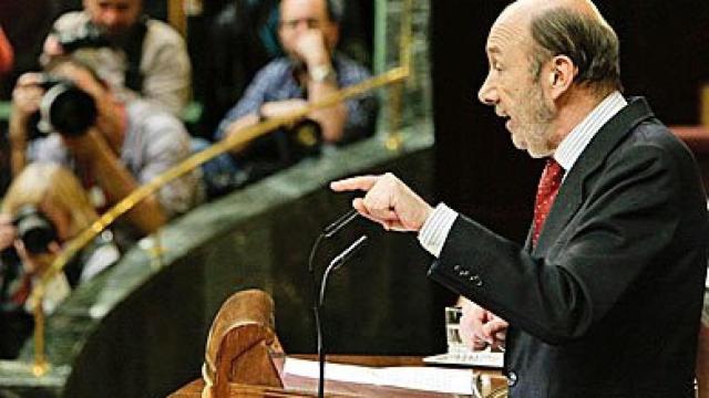El líder del PSOE, Alfredo Pérez Rubalcaba, durante su intervención en el Debate sobre el Estado de la nación