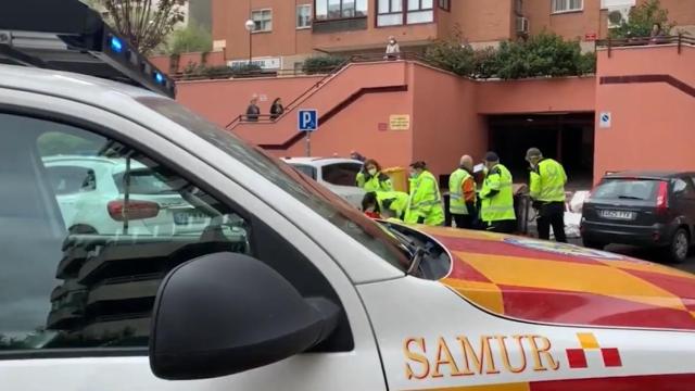 Una mujer fallece golpeada por su propio coche en el acceso a su parking de Fuencarral (Madrid) / EP