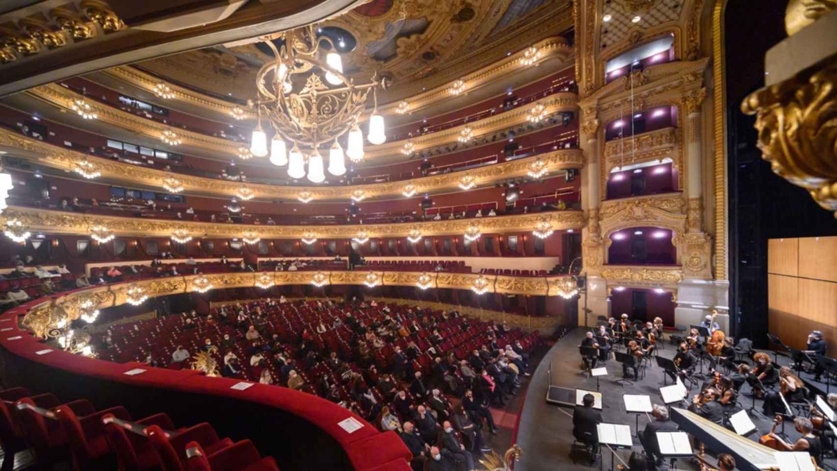 Público en el Liceu con las reestricciones de aforo / LICEU