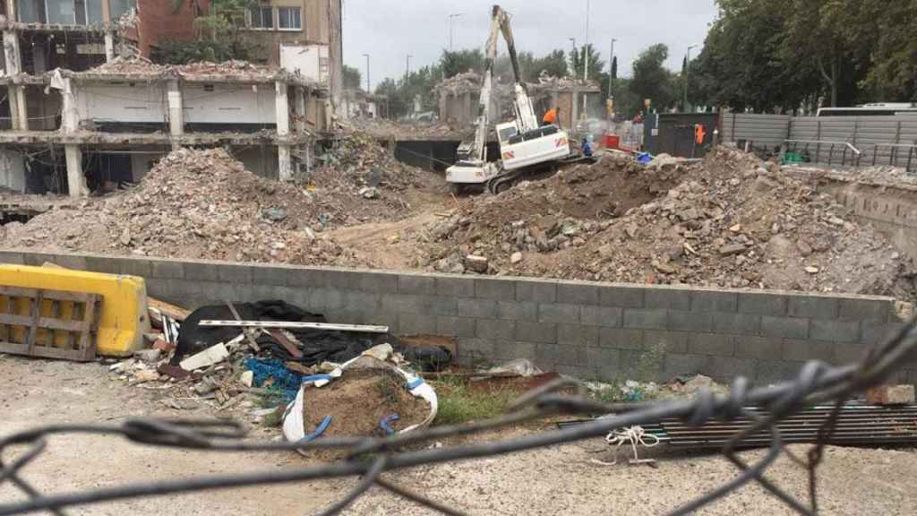 Obras en marcha en la calle Sancho de Ávila (Llacuna), en Poblenou / CG