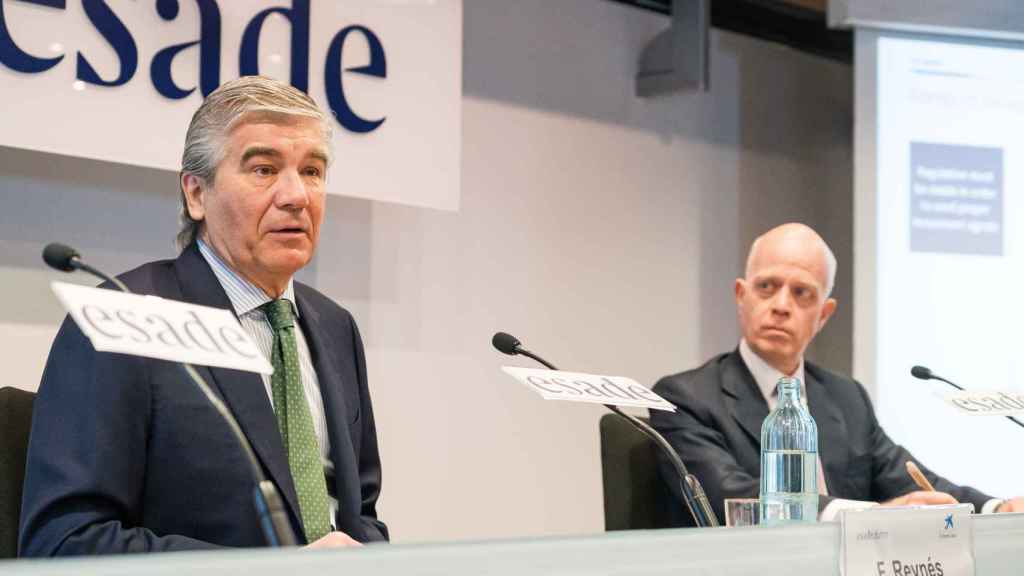 El presidente de Naturgy, Francisco Reynés (izq.), junto al director de Esade Madrid, Mario Lara / EP