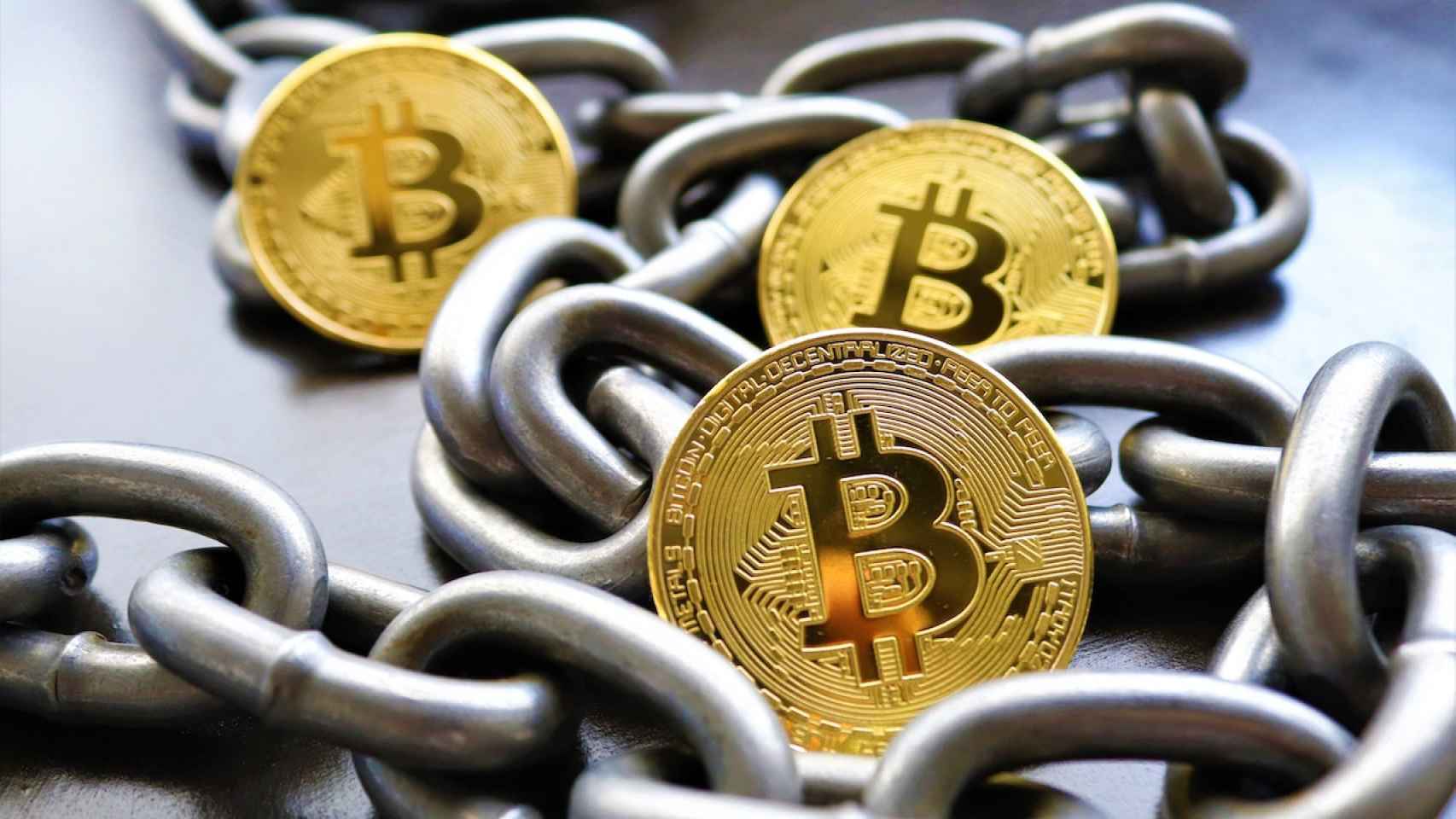 Cadenas y Bitcoin / PEXELS