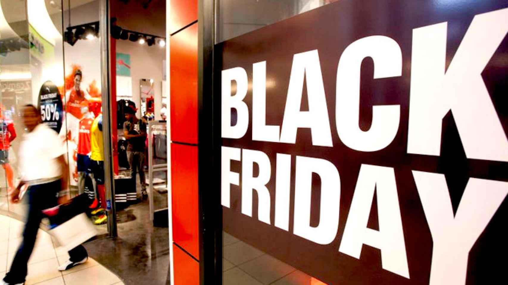 Cartel de Black Friday en una tienda de un centro comercial / EFE