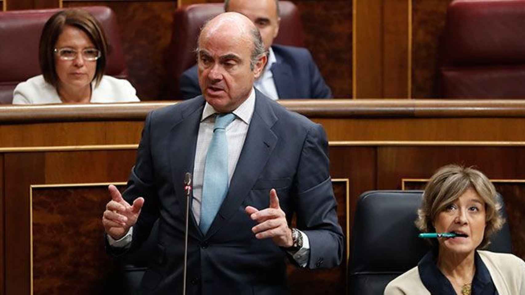 El ministro de Economía, Luis de Guindos, en el Congreso de los Diputados / EFE