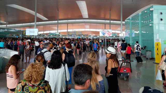 Colas de hasta dos horas el jueves en el aeropuerto de El Prat de Barcelona / Twitter