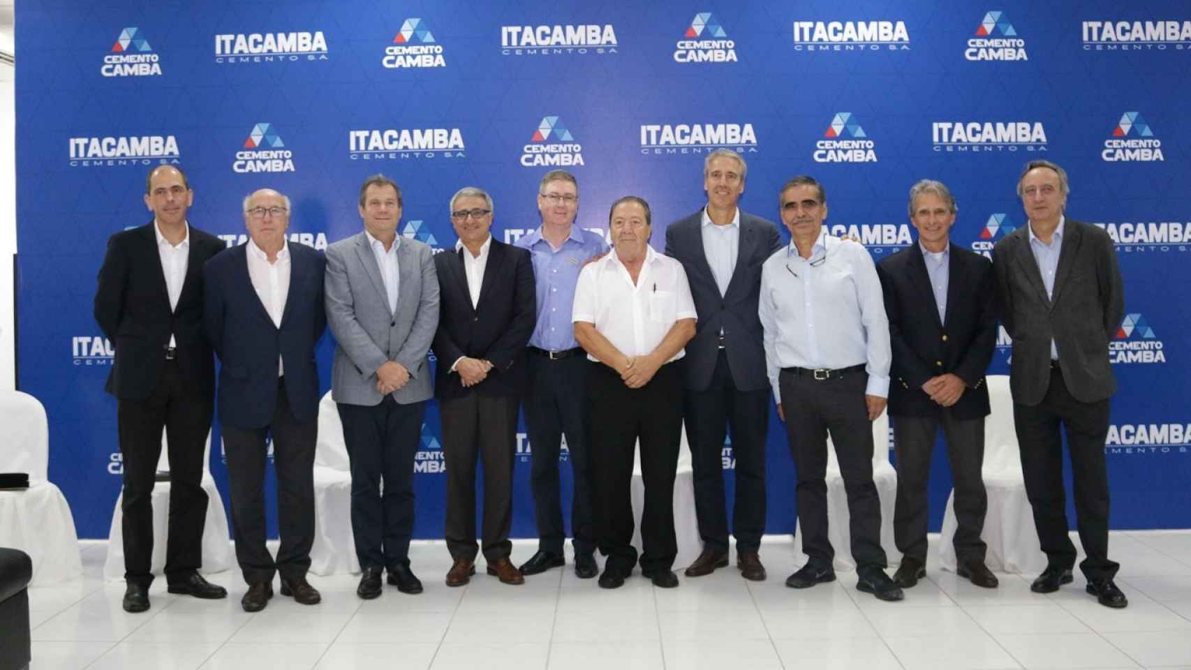 Miembros de Cementos Molins, Votorantim y Coceca en la inauguración de la nueva planta de producción de cemento en Bolivia / CG