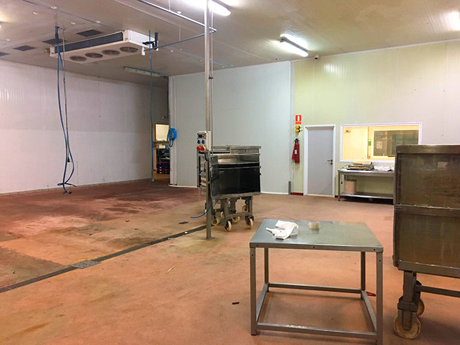 La cocina desvalijada de la factoría de Mollet del Vallès / CG