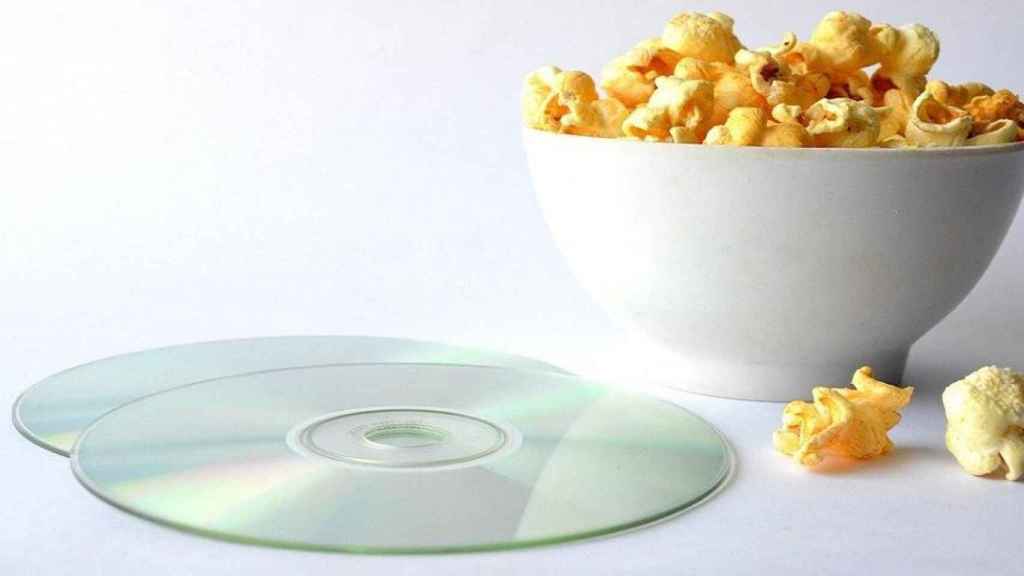 Palomitas para ir al cine y películas en DVD / PDPics EN PIXABAY