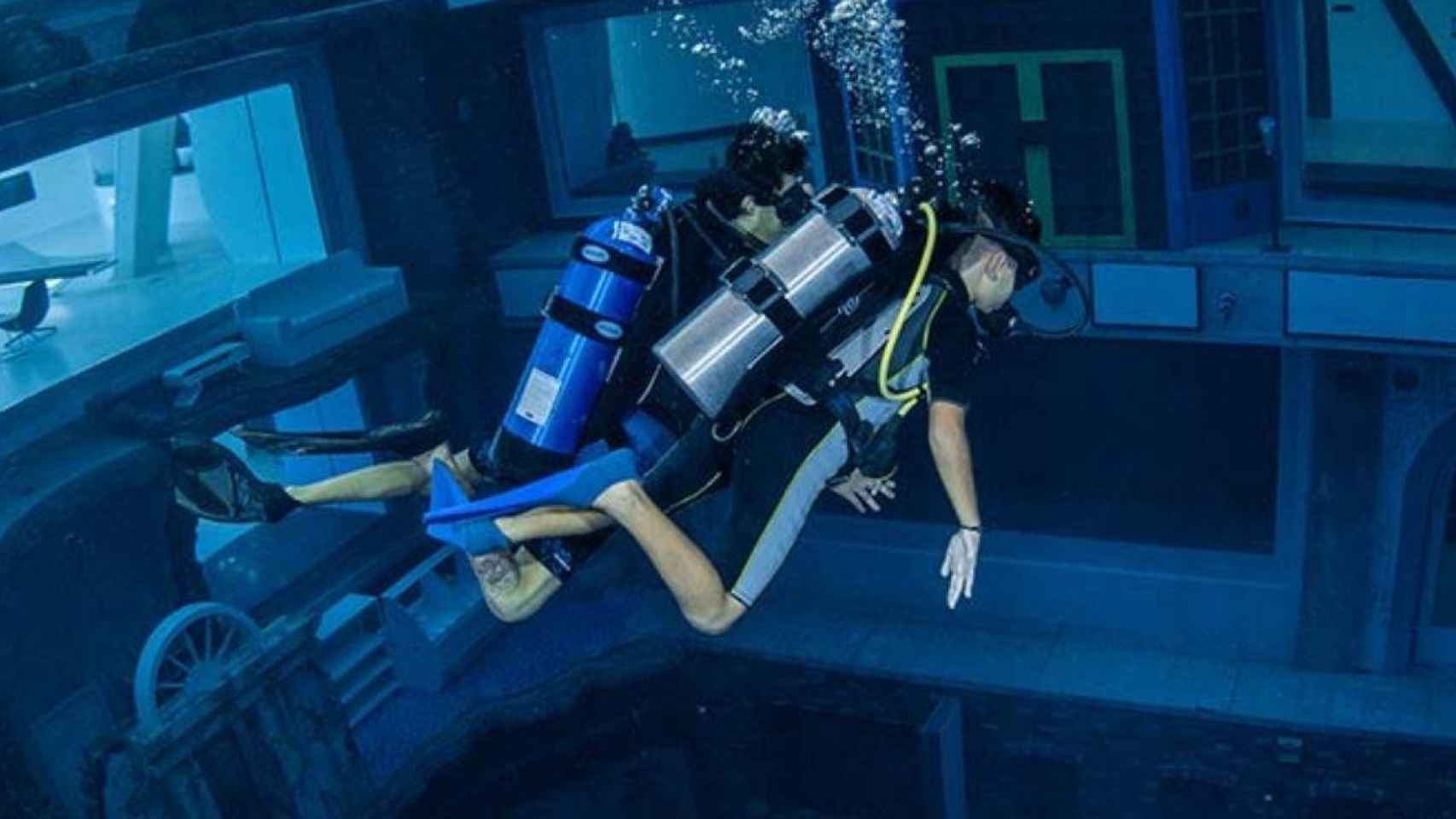 La piscina más profunda del mundo / DEEP DIVE DUBAI