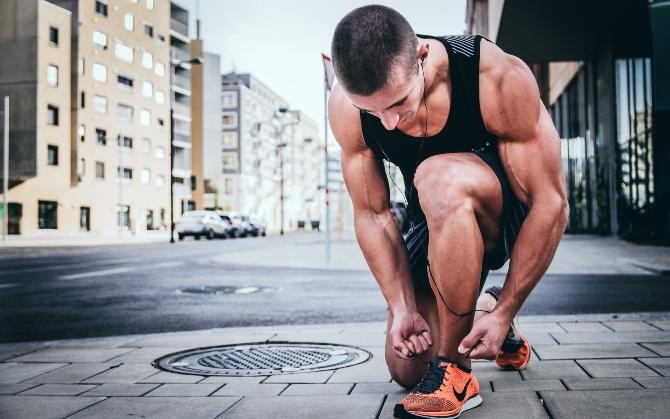 Runner para el que puede serle útil un smartwatch / Alexander Redl en UNSPLASH