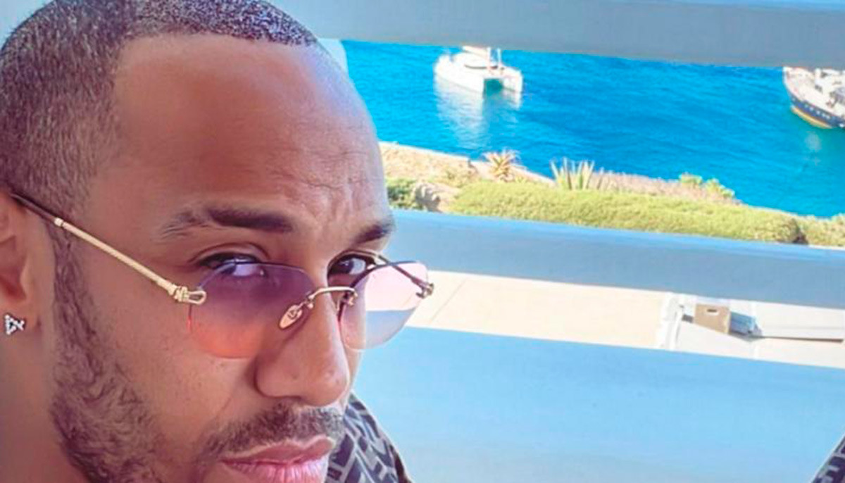 Pierre Emerick Aubameyang, luciendo un parecido brutal con Lewis Hamilton / INSTAGRAM