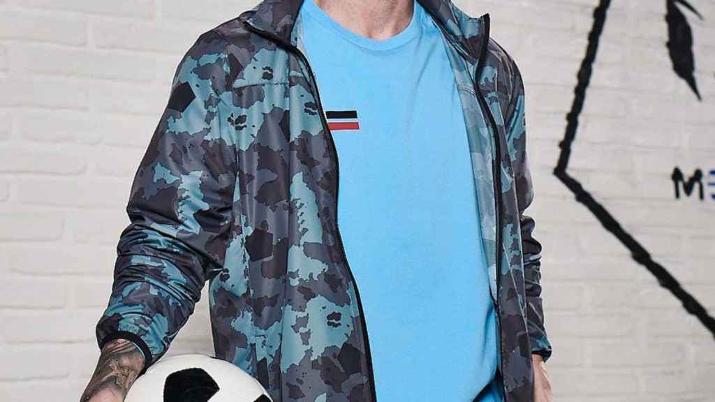 Leo Messi con su colección de ropa