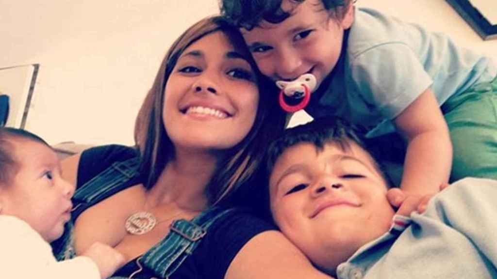 Antonella Roccuzzo con sus hijos