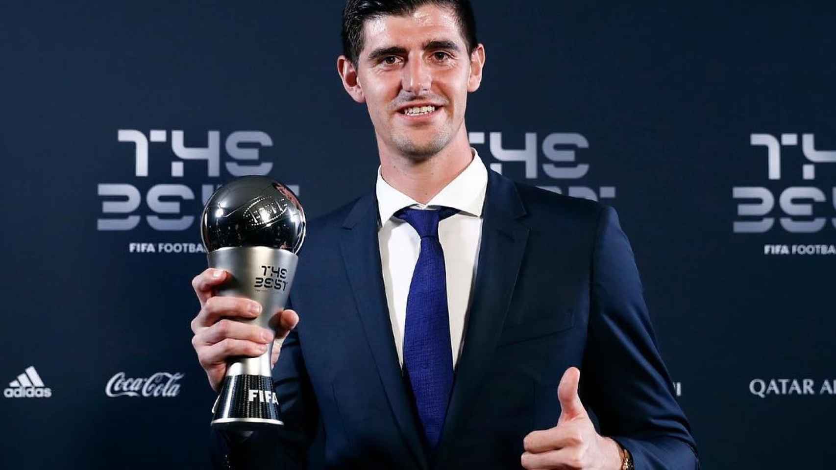 Courtois recibe el premio The best / INSTAGRAM