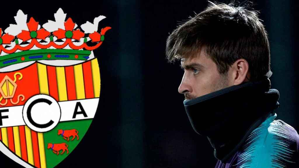 Gerard Piqué, durante un entrenamiento, con el escudo del FC Andorra / FOTOMONTAJE DE CULEMANÍA