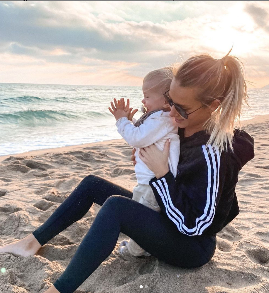 Dani ter Stegen en la playa con Ben