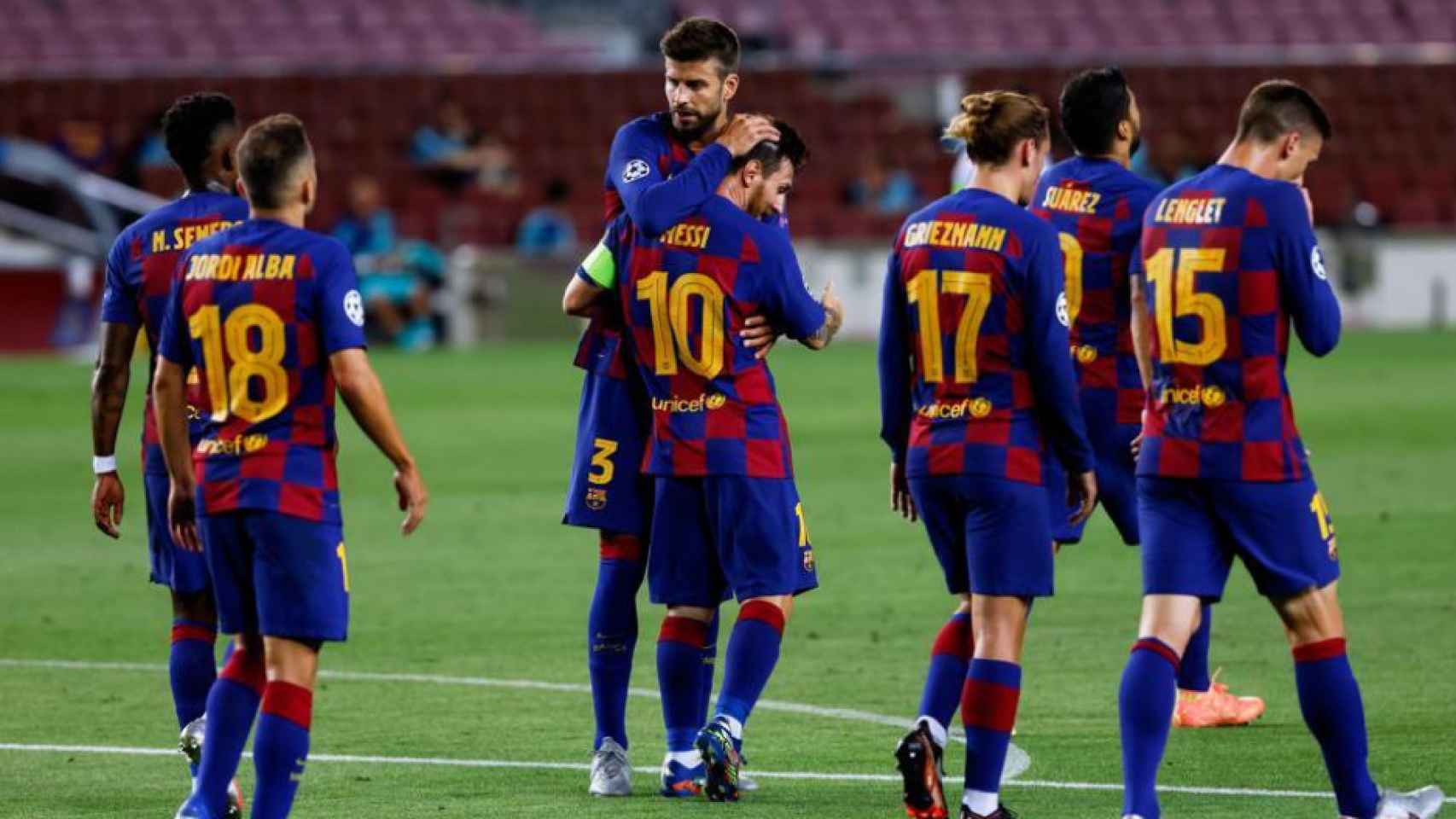 Leo Messi celebrando con Gerard Piqué un gol contra el Nápoles / Redes