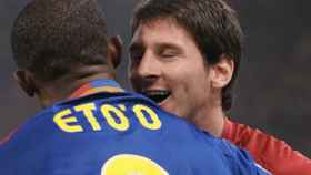 Una foto de Leo Messi y Samuel Eto'o durante un partido del Barça / Twitter