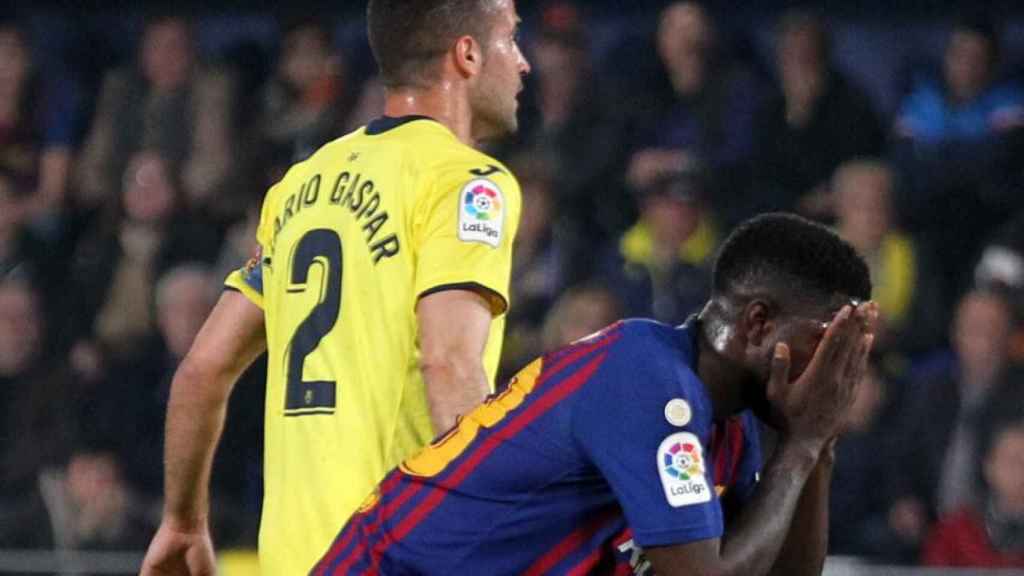 Umtiti lamenándose de una ocasión contra el Villarreal / EFE