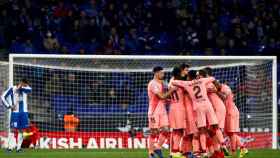 Los jugadores del Barça celebran uno de los cuatro golazos contra el Esanyol / EFE