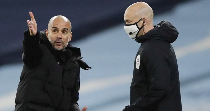 Guardiola se enfadó con el asistente / EFE