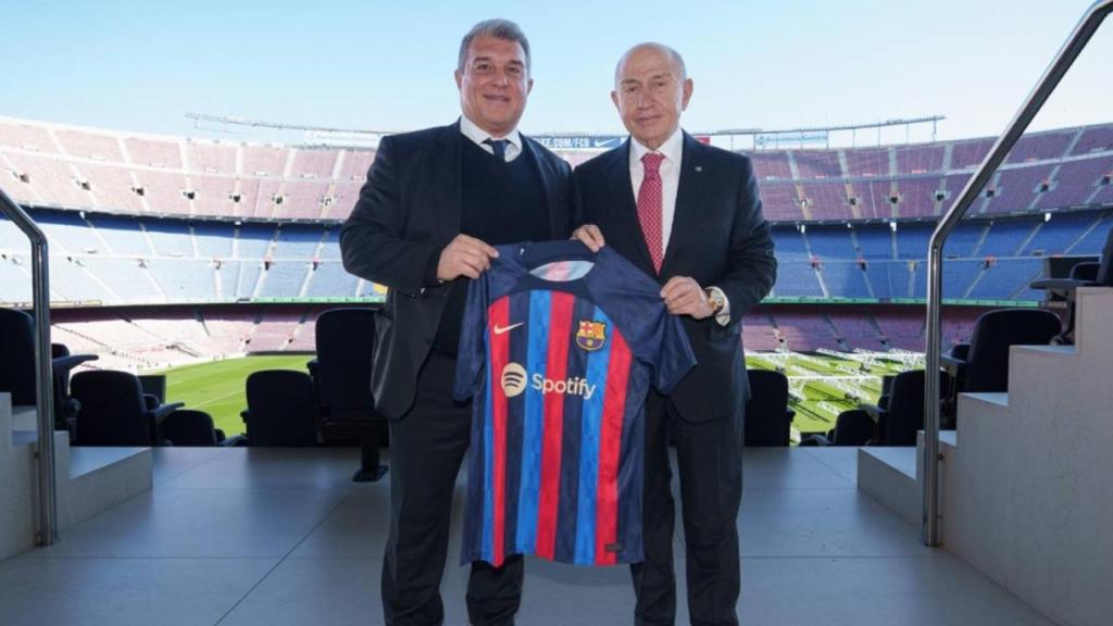 Joan Laporta, junto al presidente de Limak Construction, tras firmar el acuerdo por las obras del Espai Barça