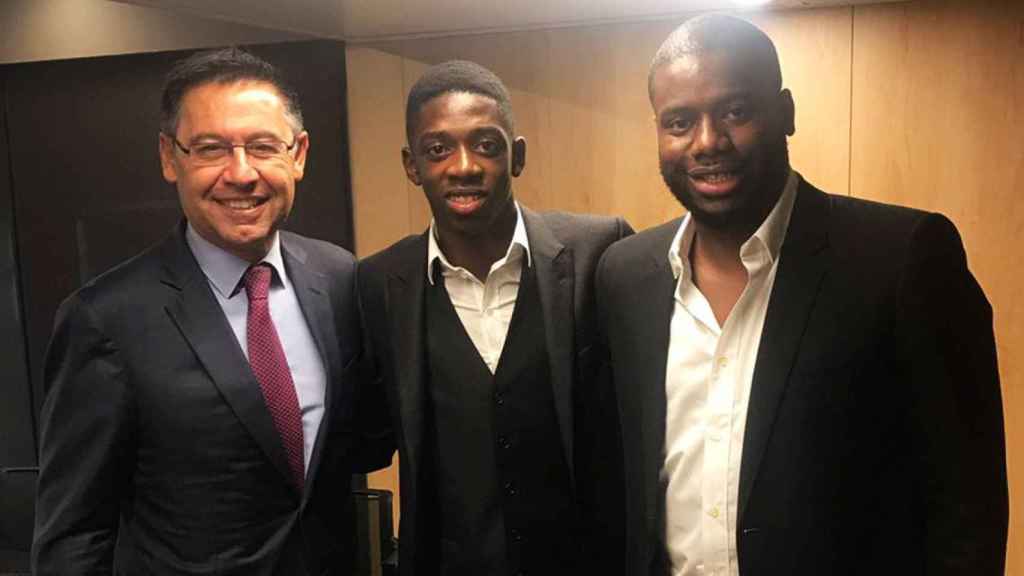 Bartomeu, Dembelé y Sissoko el día de su presentación como jugador del Barça