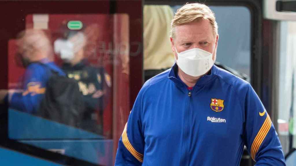 Ronald Koeman no podrá estar en el banquillo Barça Levante / EFE