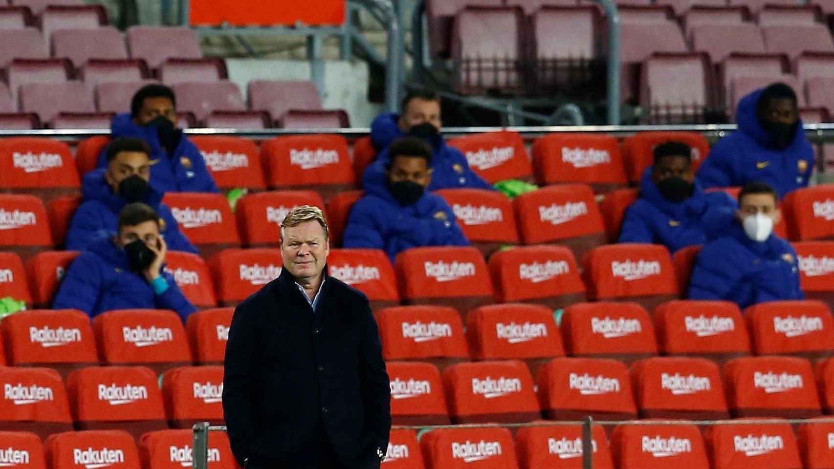 Ronald Koeman, serio durante el Barça-Elche / EFE