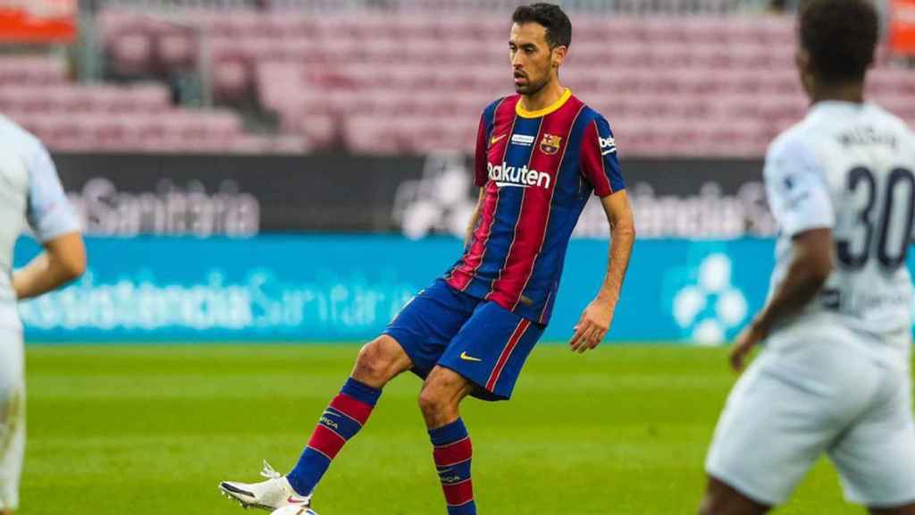 Sergio Busquets ante el Valencia en el Camp Nou / FC BARCELONA