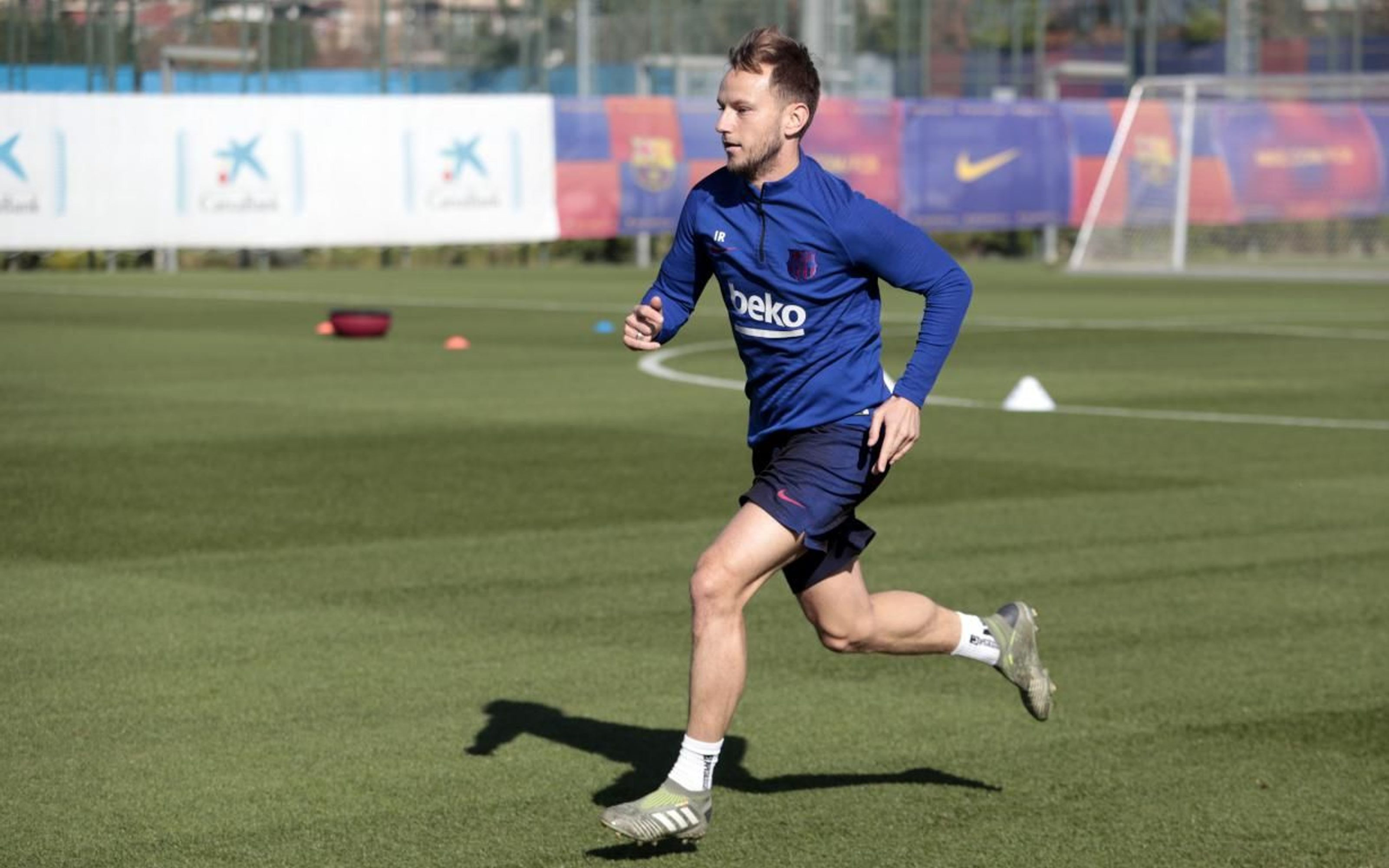 Ivan Rakitic entrenando con el Barça antes del partido del Celta / FC Barcelona