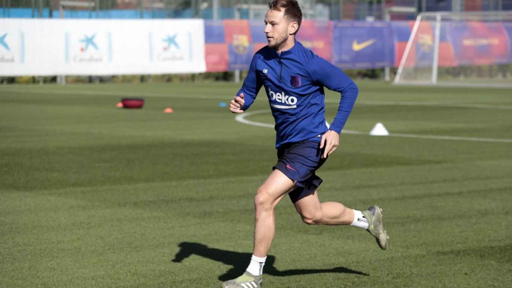 Ivan Rakitic entrenando con el Barça antes del partido del Celta / FC Barcelona