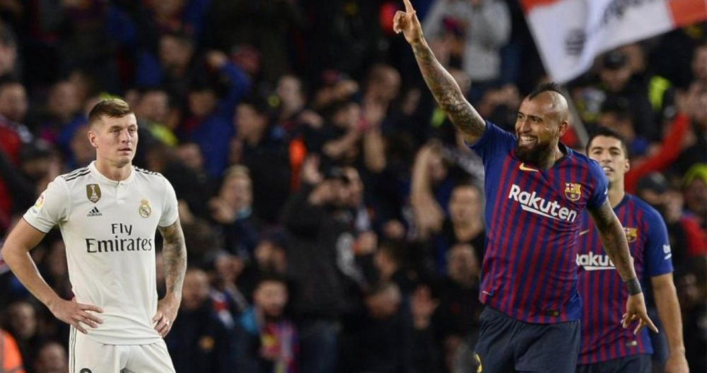 Arturo Vidal celebra su primer gol con la camiseta del Barça / EFE