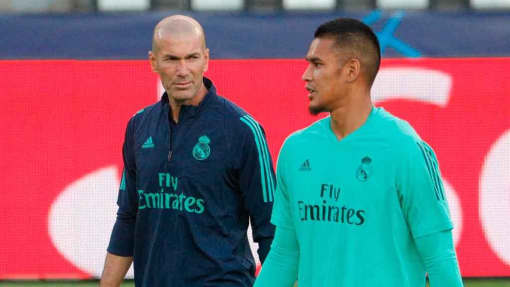 Zidane y Areola en una imagen de archivo con el Madrid / EFE