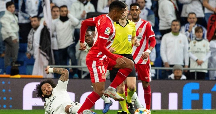 Marcelo (Real Madrid) con Lozano en partido de Copa del Rey / EFE