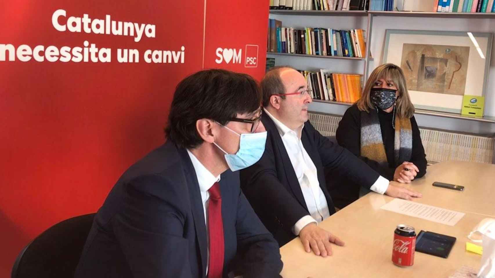 El primer secretario del PSC, Miquel Iceta (c), comunica su renuncia a ser cabeza de lista el 14F junto al futuro candidato, Salvador Illa (i), y la alcaldesa Núria Marín / CG