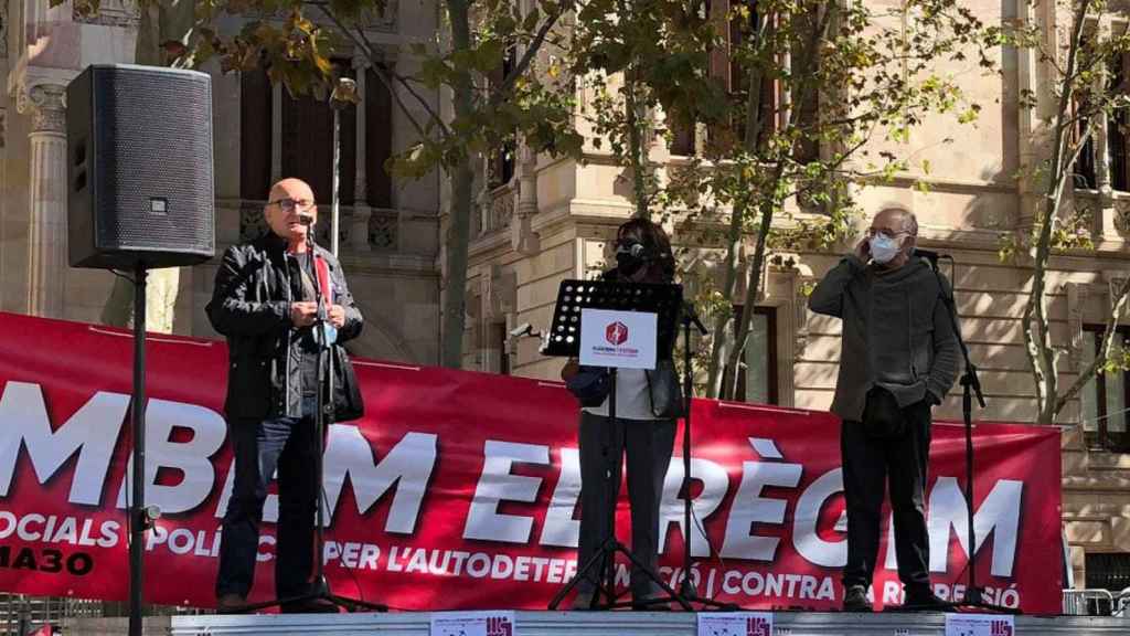 Simpatizantes 'indepe' de la Plataforma 3-O ante el TSJC / PLATAFORMA 3 OCTUBRE