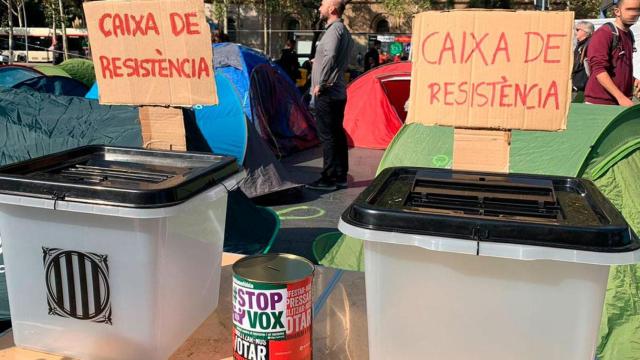 Dos caja de resistencia con las urnas de votación del referéndum ilegal del 1-O / TWITTER